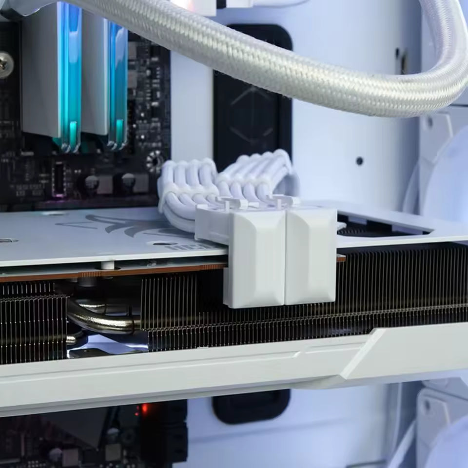 180-graders GPU-adapter for PCIe 8-pin – Ryddig kabelhåndtering